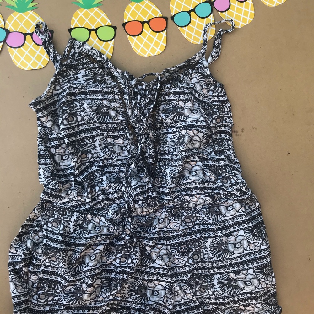 NWOT AMERICAN EAGLE BLACK WHITE ROMPER WITH BEADS